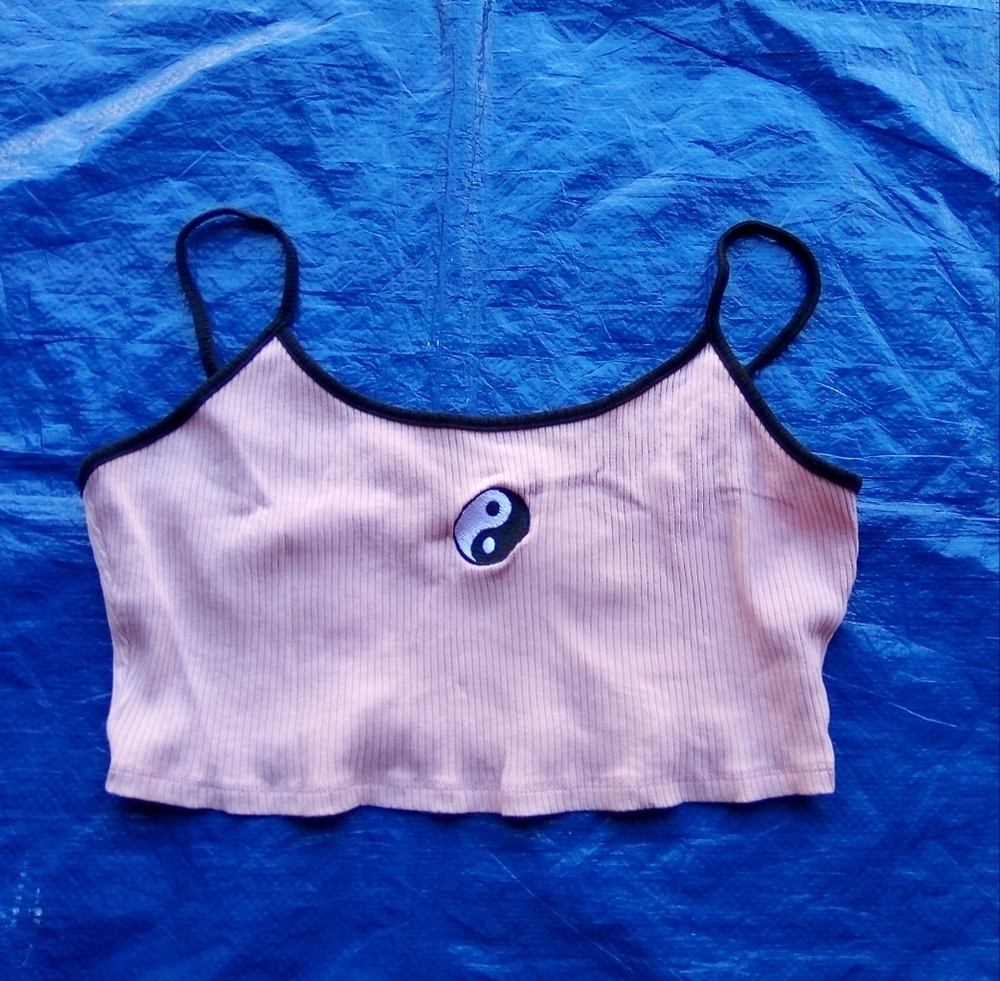 SHEIN Light Pink Ribbed Crop Top with Yin Yang Patch